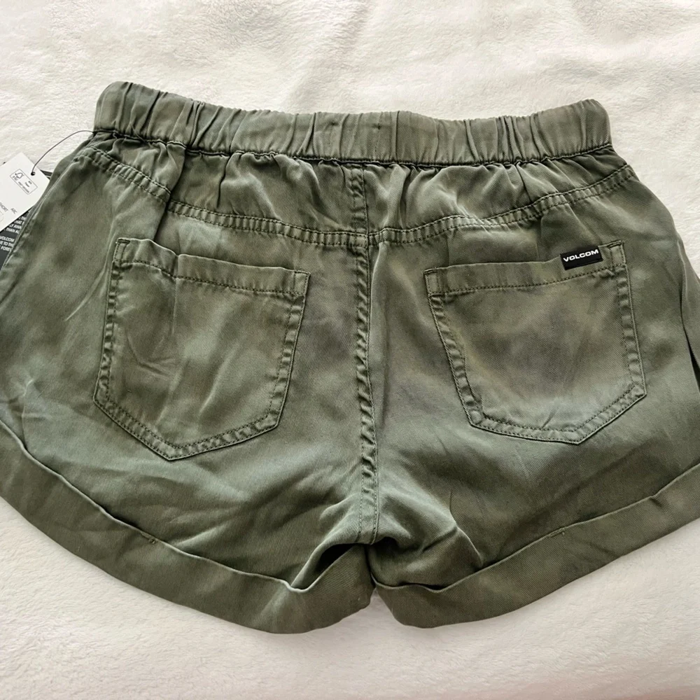 Volcom Sunday Strut Short - Picture 2 of 4
